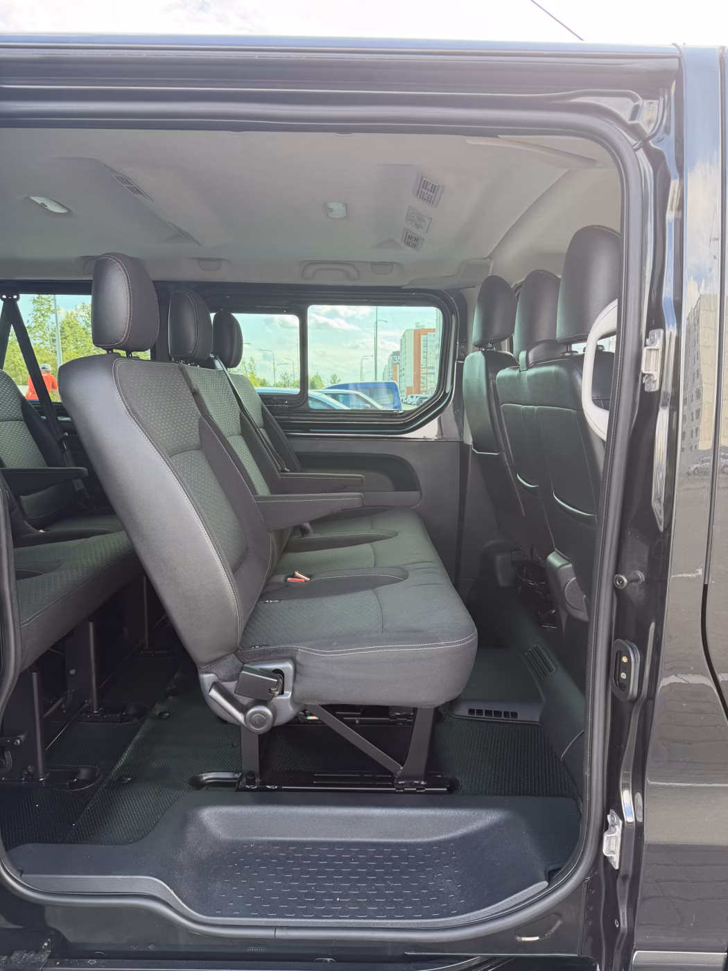 Opel Vivaro фото 11