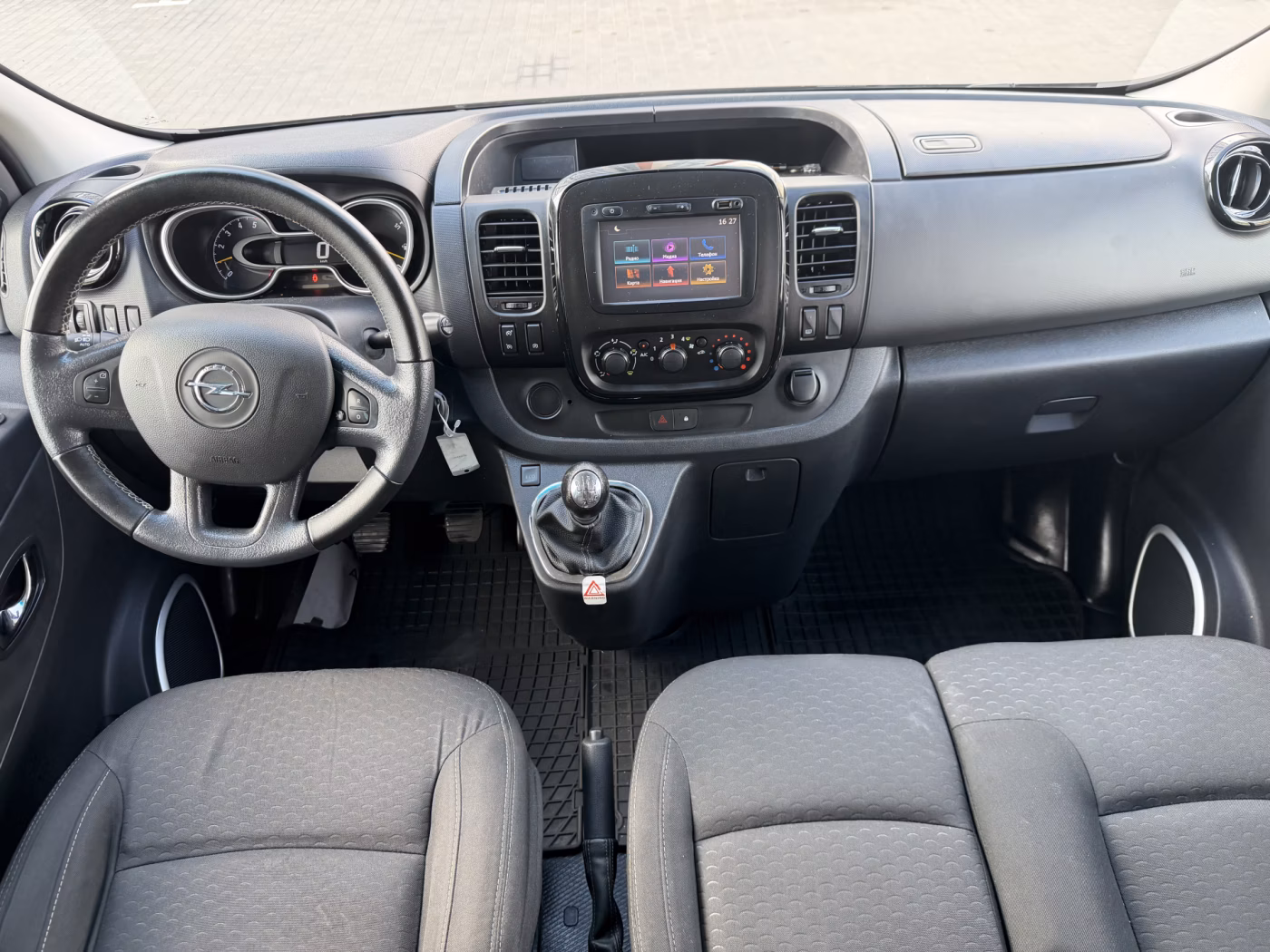 Opel Vivaro фото 9