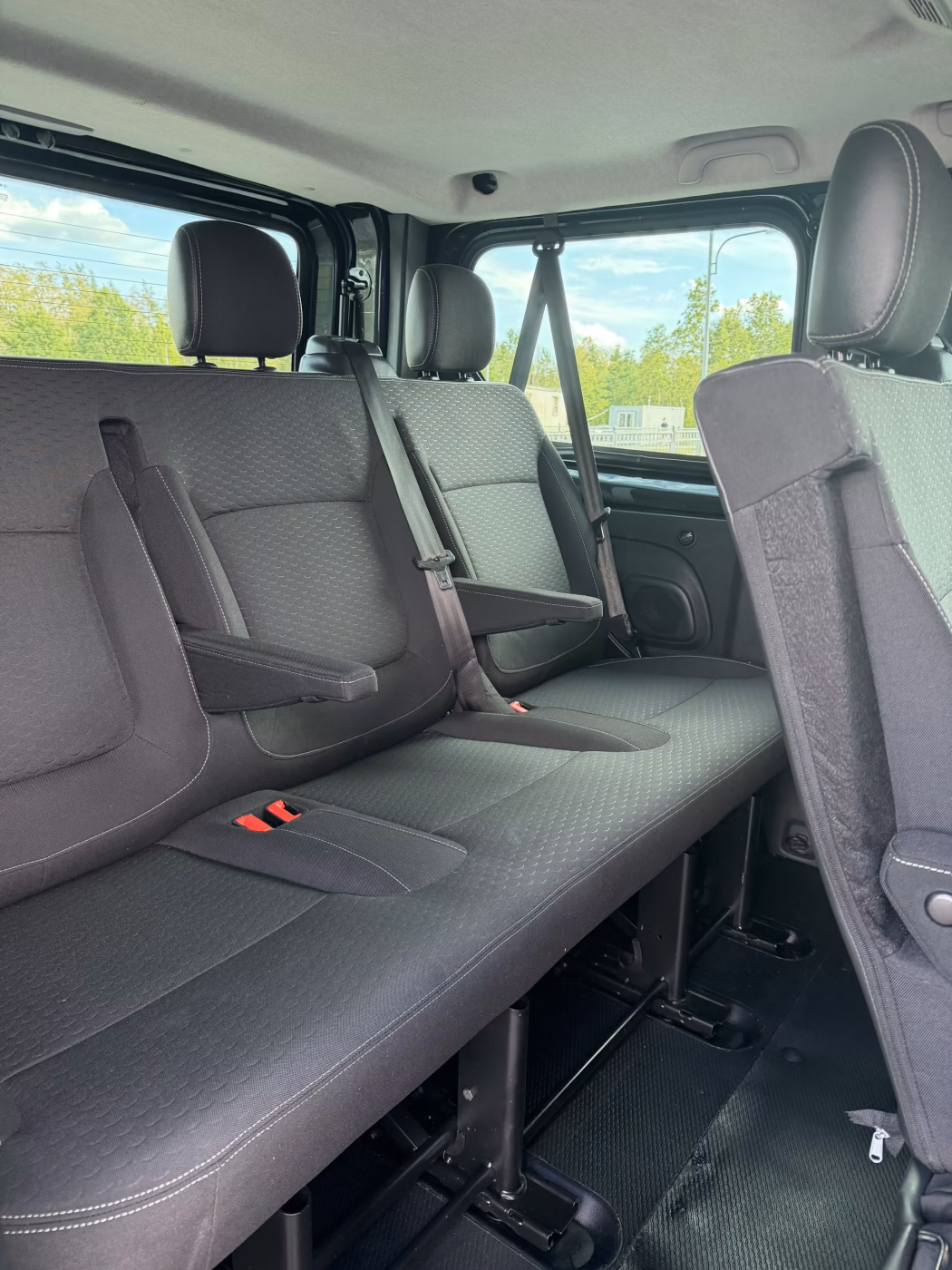Opel Vivaro фото 12