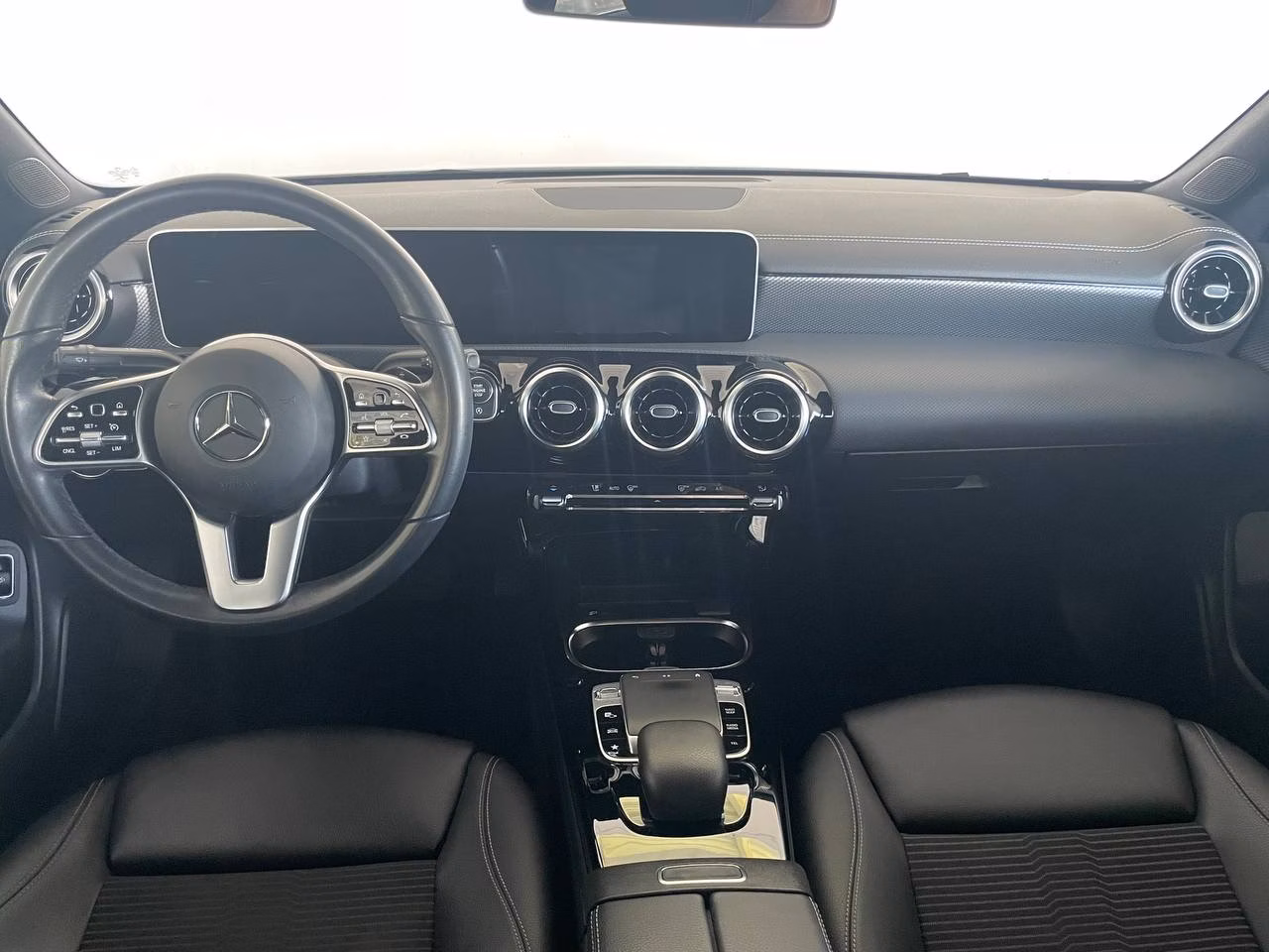 Mercedes-Benz CLA фото 18