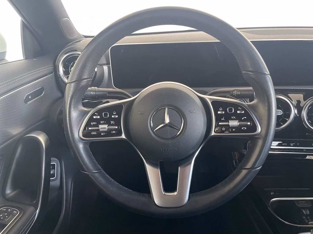 Mercedes-Benz CLA фото 20