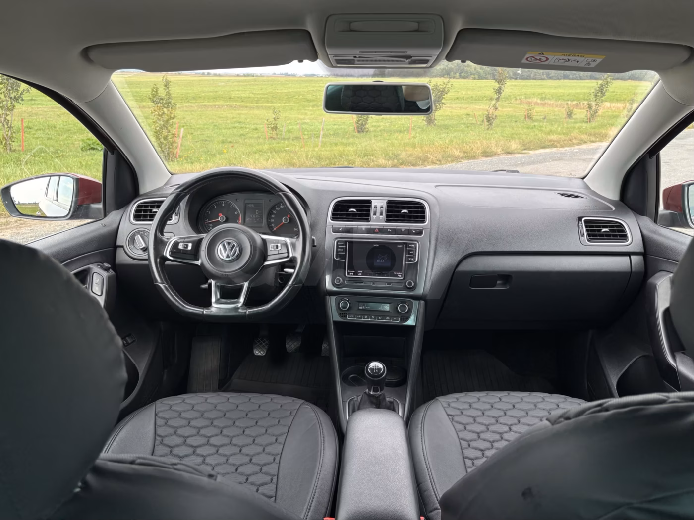 Volkswagen Polo Sedan фото 5