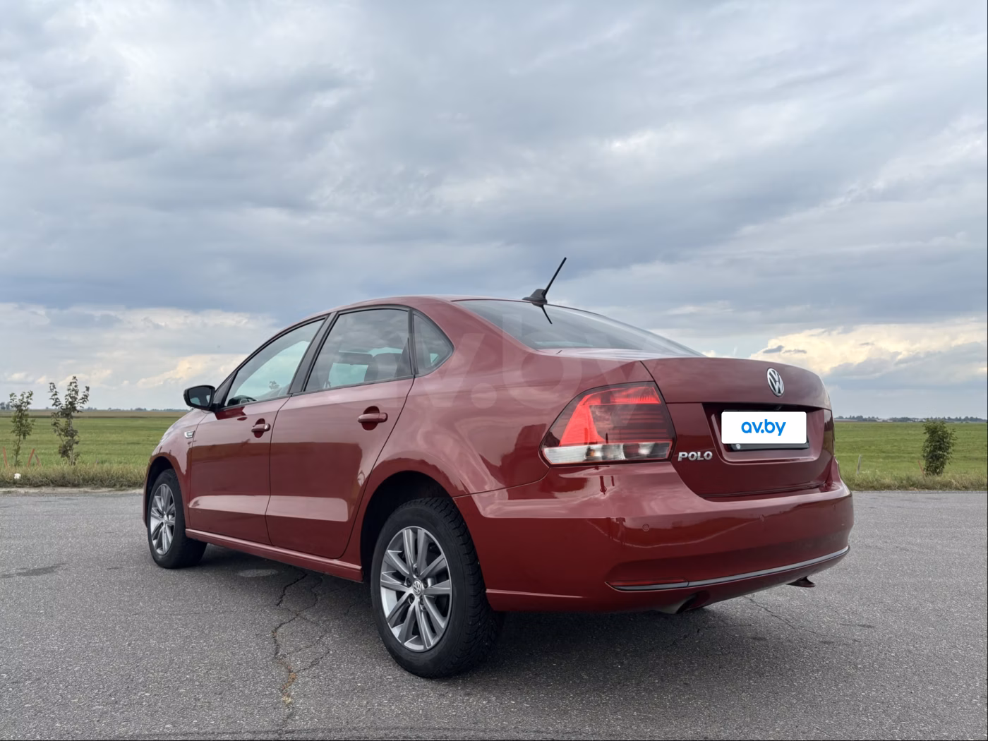 Volkswagen Polo Sedan фото 9