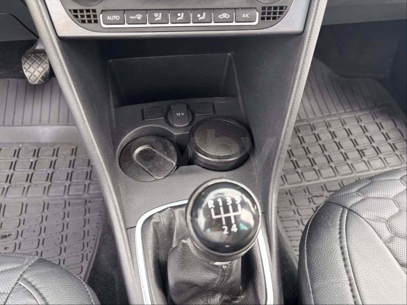Volkswagen Polo Sedan фото 10