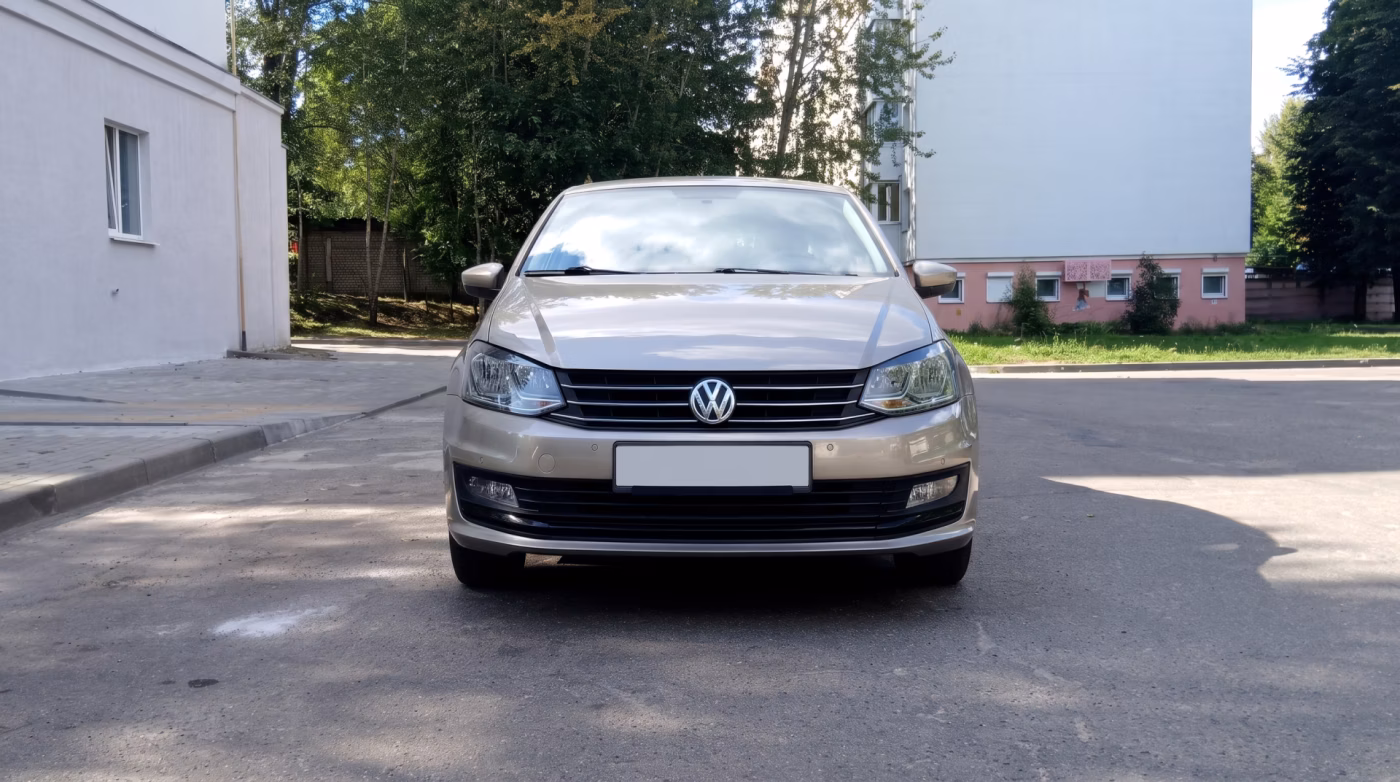 Volkswagen Polo Sedan фото 2