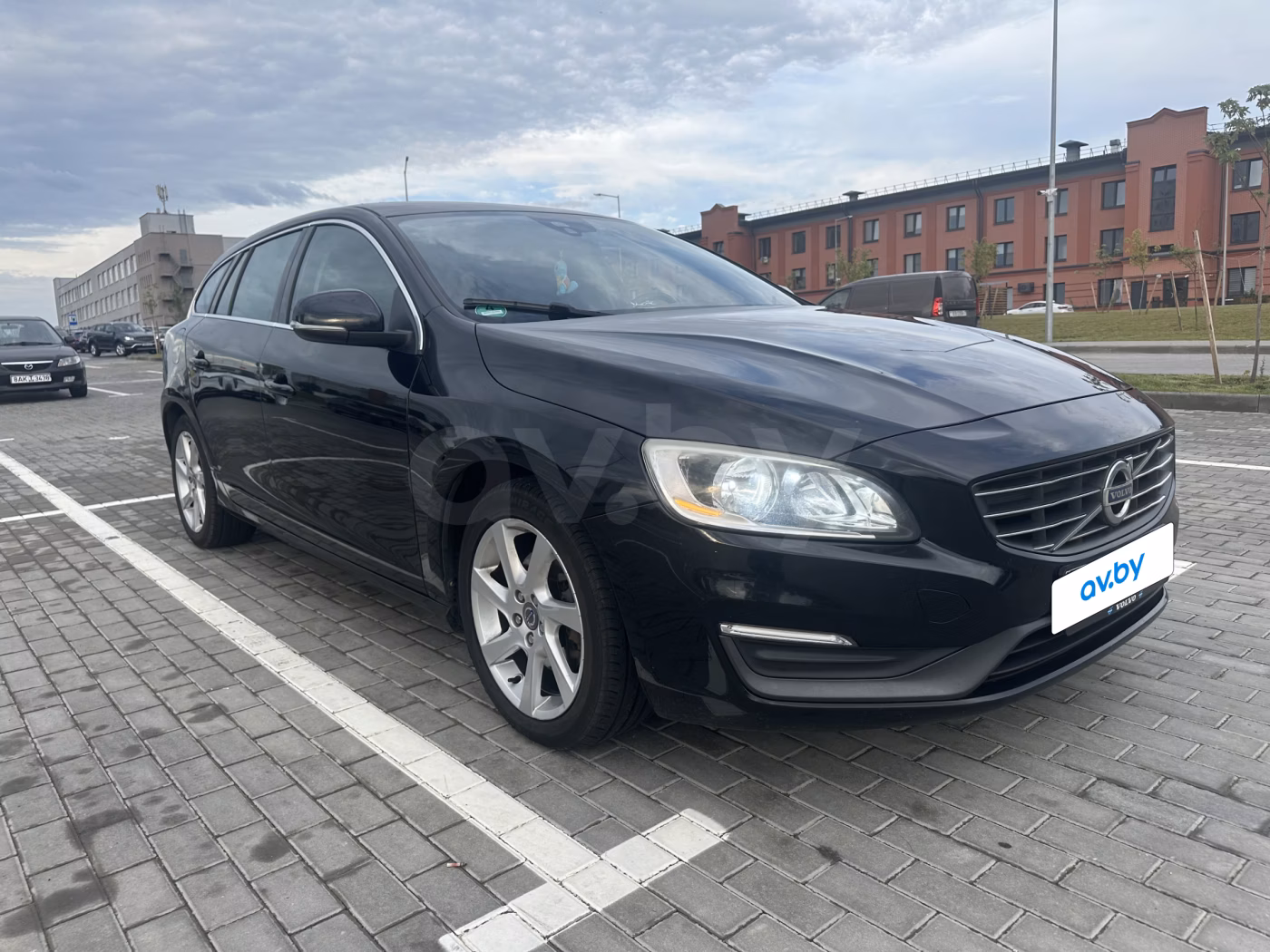 Volvo V60 фото 6
