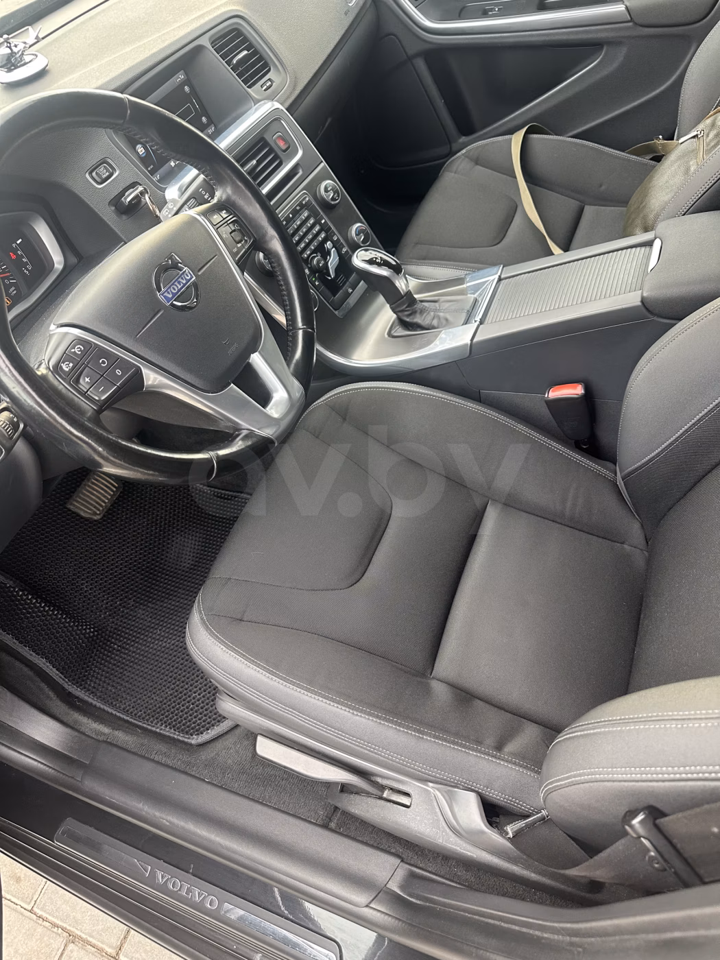 Volvo V60 фото 8