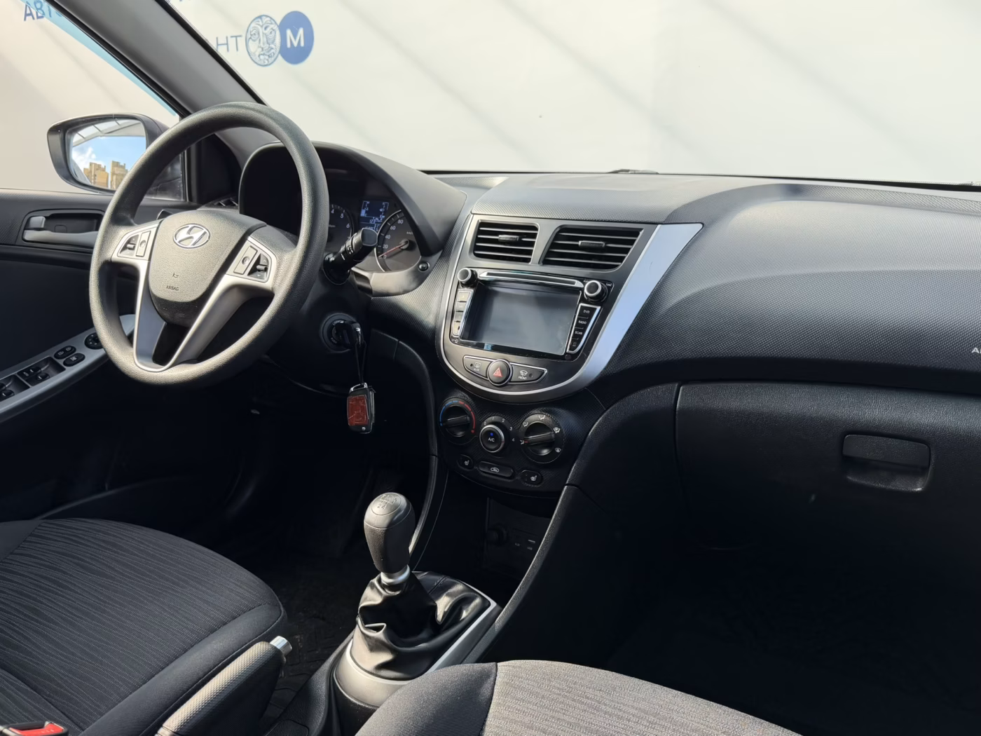 Hyundai Solaris фото 9