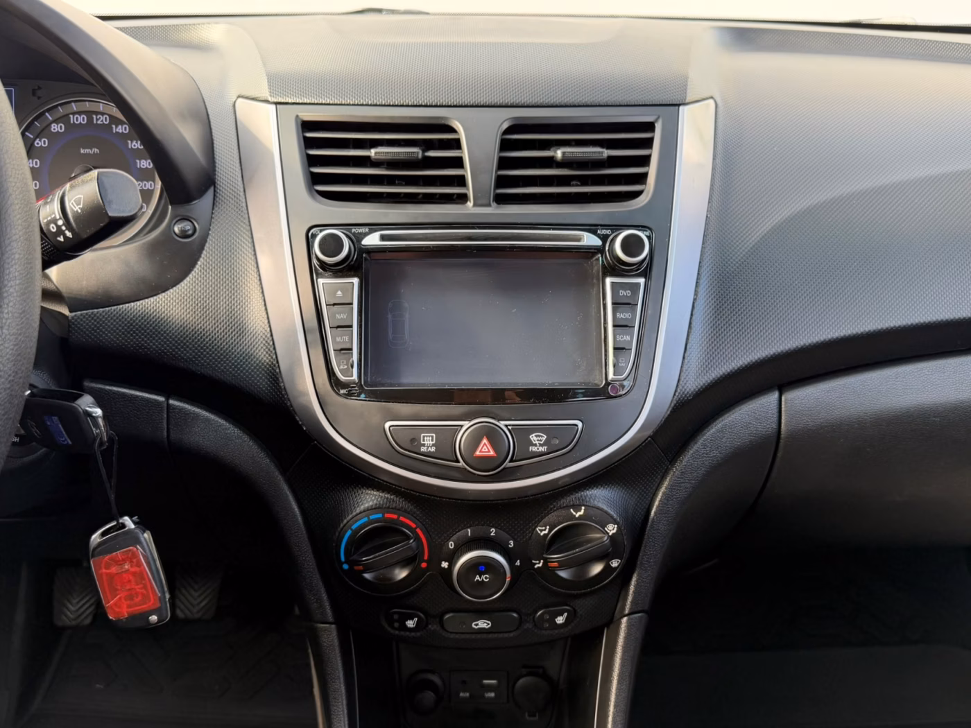 Hyundai Solaris фото 14