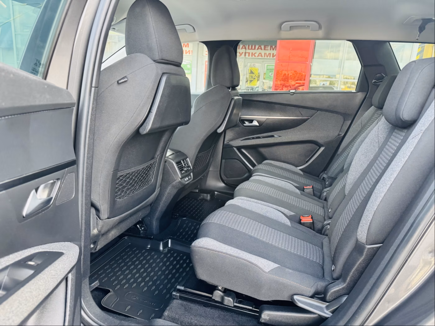 Peugeot 5008 фото 6