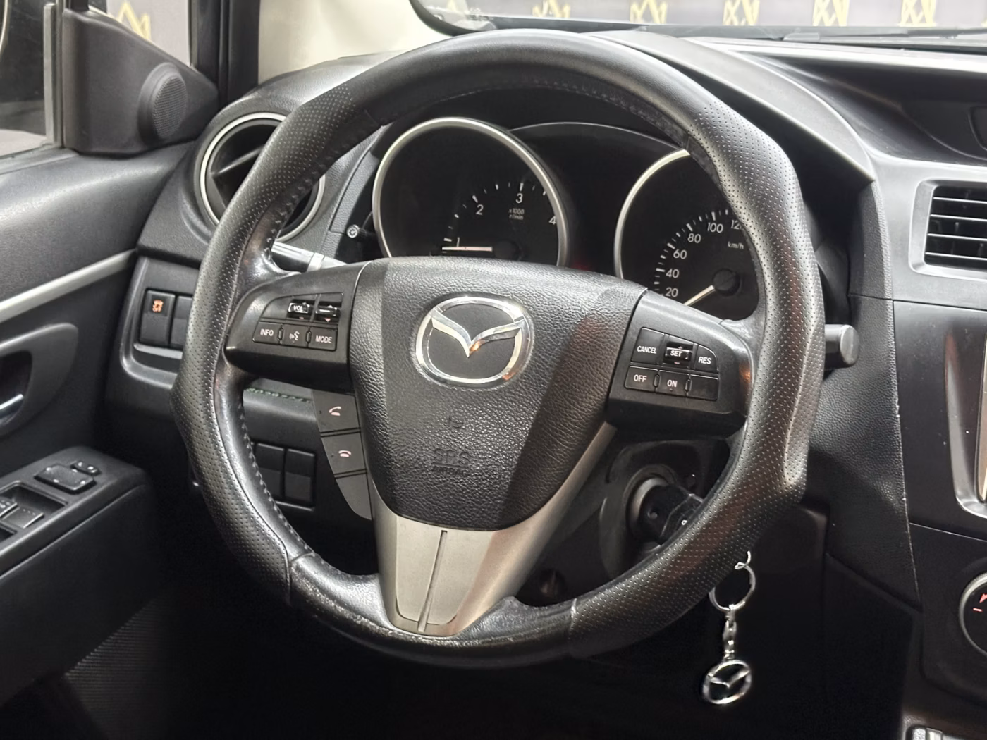 Mazda 5 фото 12