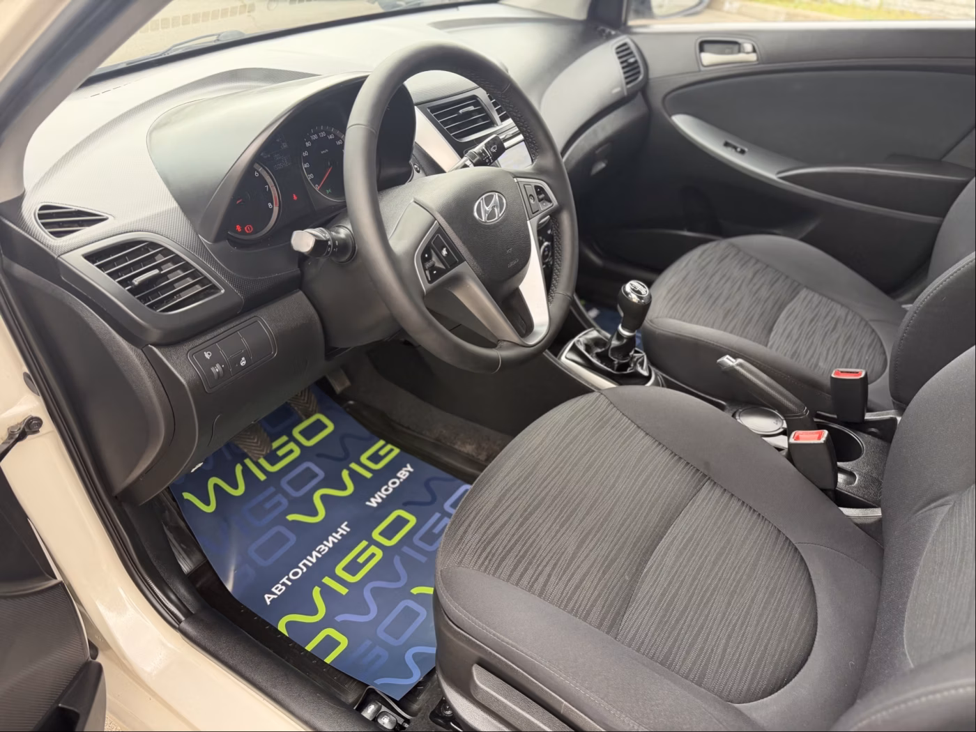 Hyundai Solaris фото 11