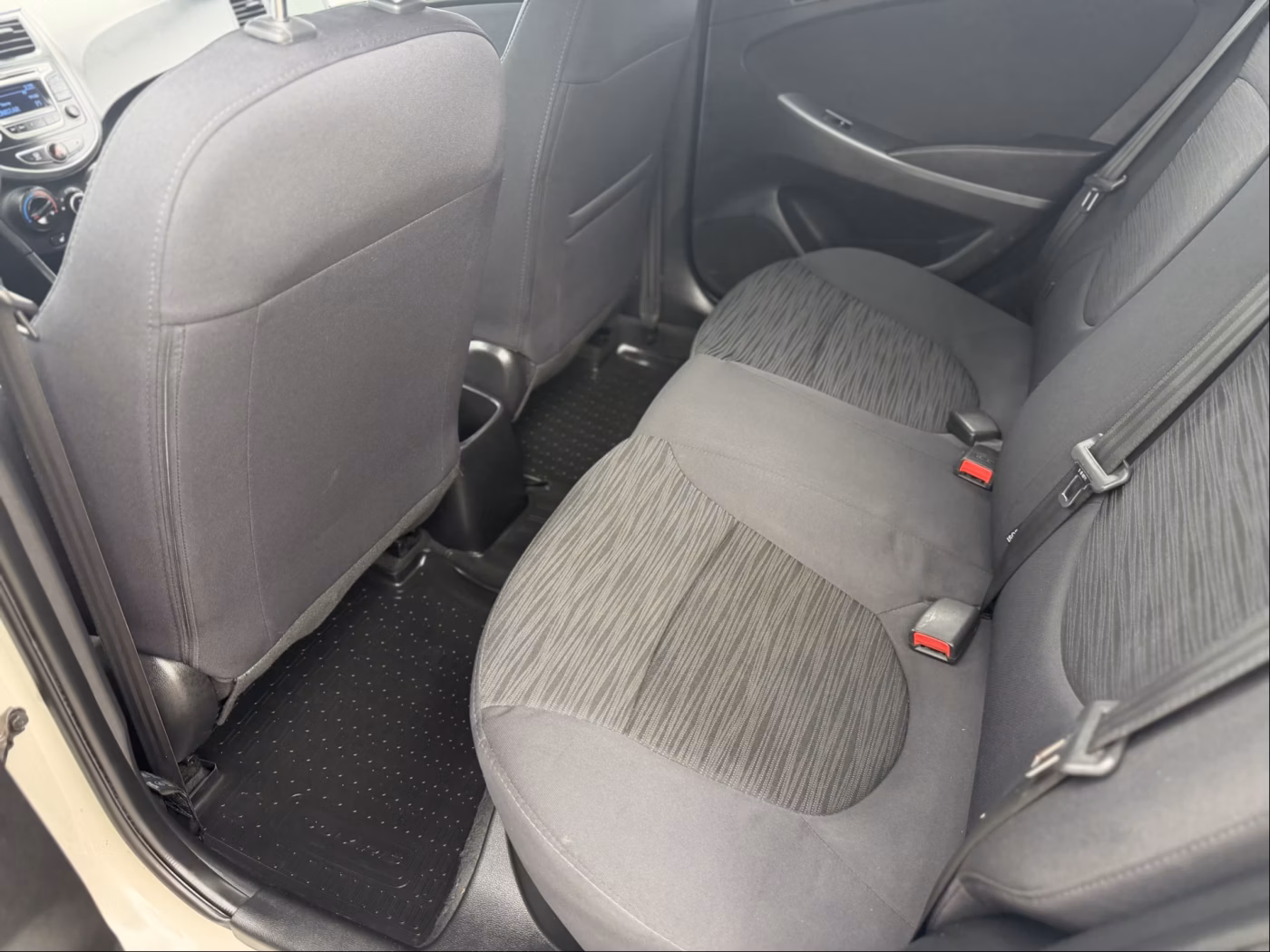 Hyundai Solaris фото 12