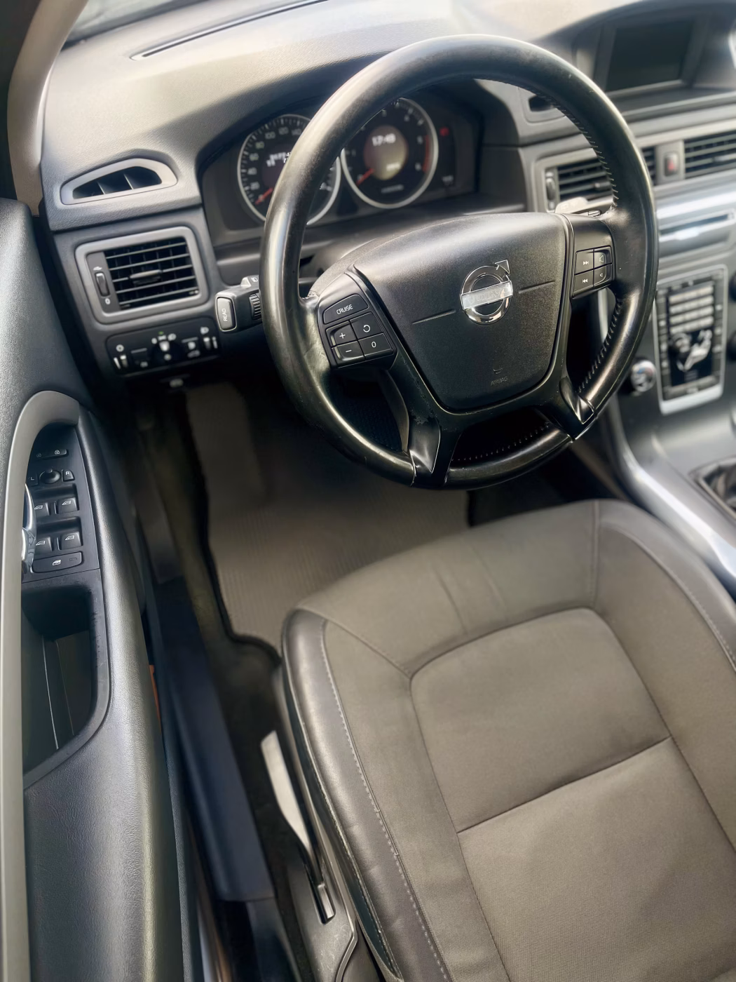 Volvo V70 фото 10
