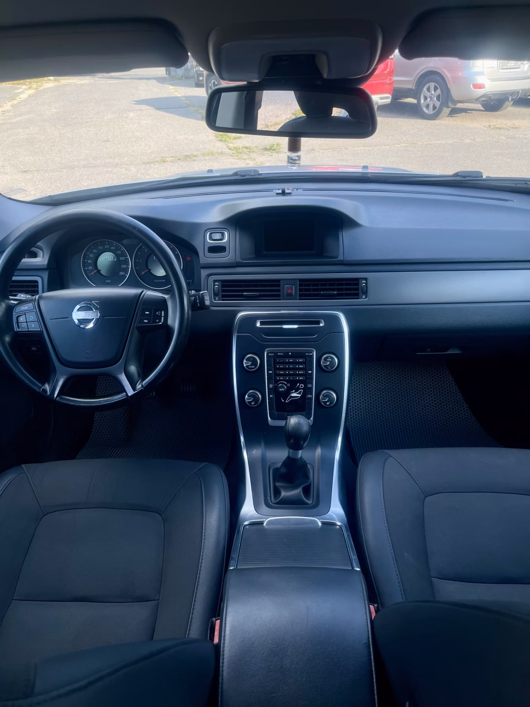 Volvo V70 фото 9