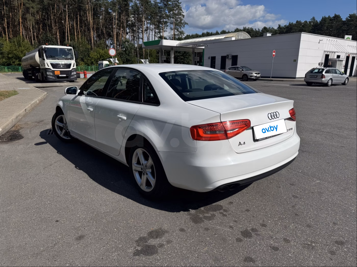 Audi A4 фото 4