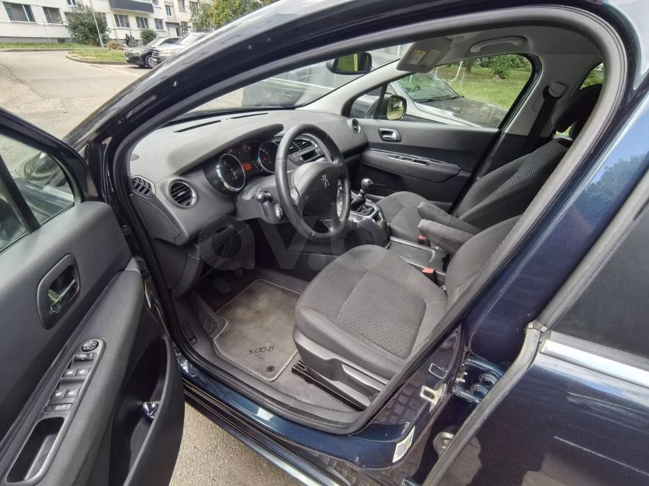 Peugeot 5008 фото 8