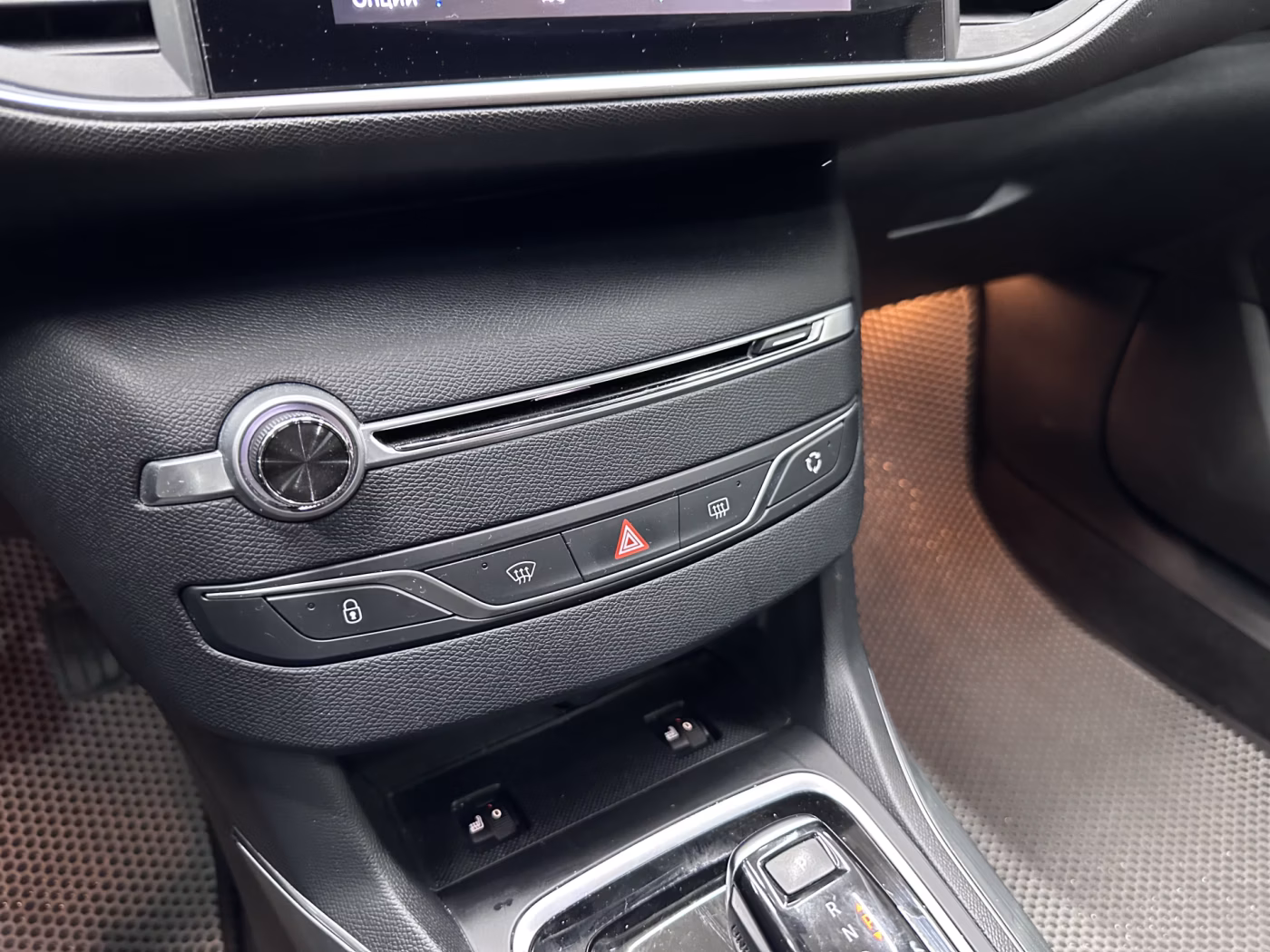 Peugeot 308 фото 11