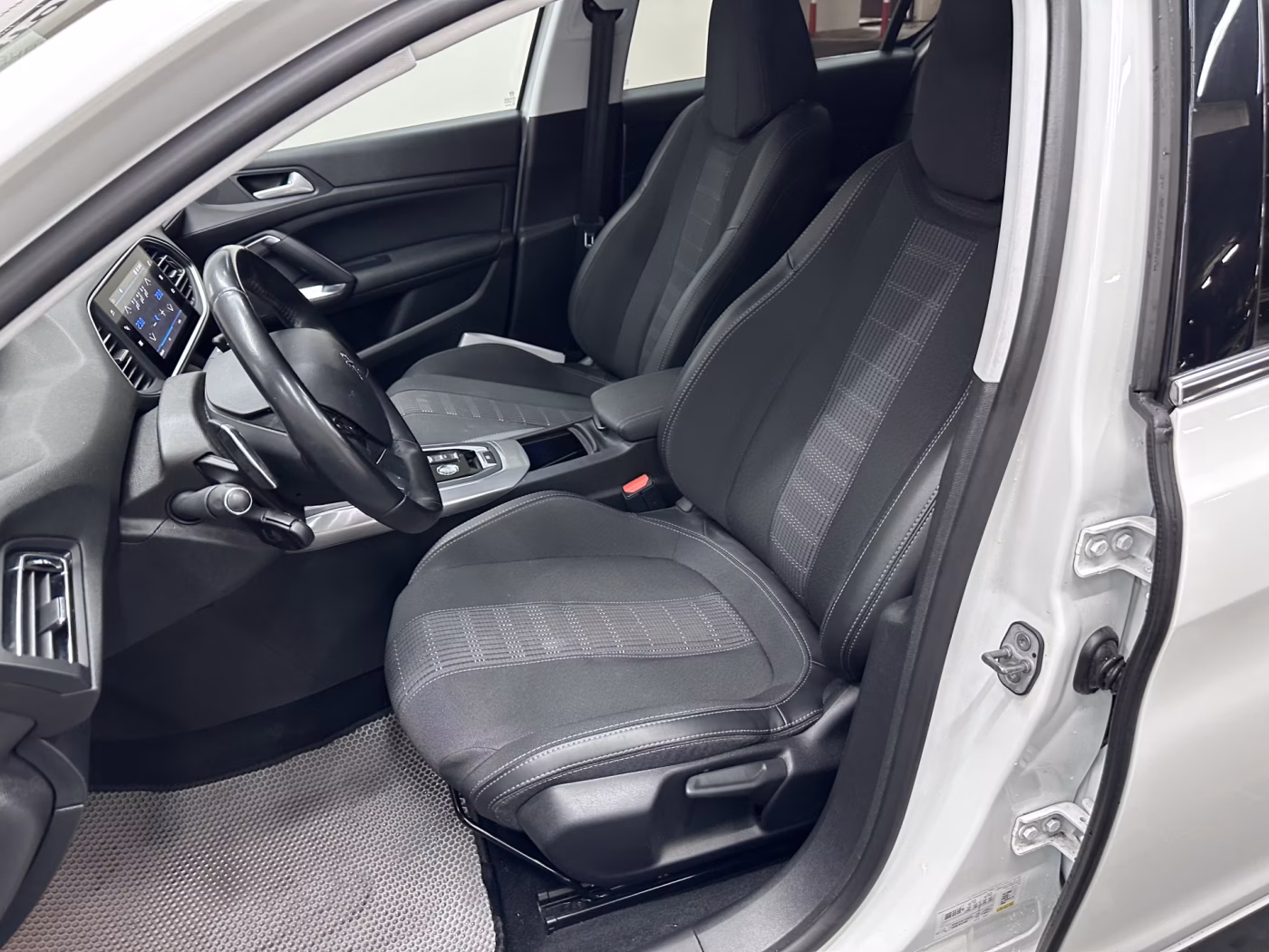 Peugeot 308 фото 8