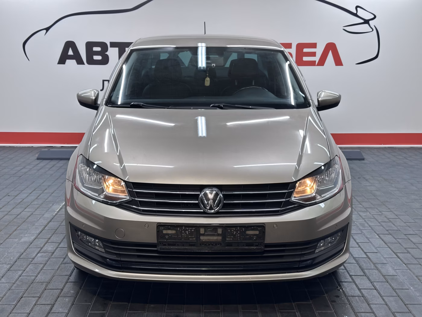 Volkswagen Polo Sedan фото 2