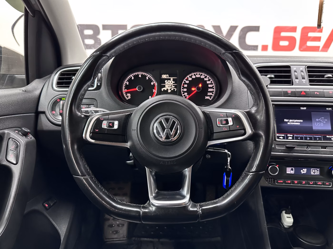 Volkswagen Polo Sedan фото 13