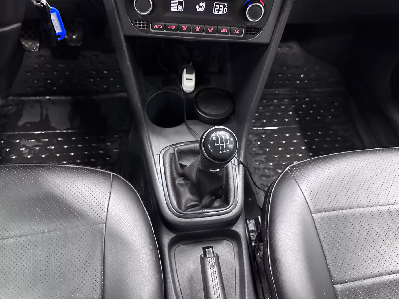 Volkswagen Polo Sedan фото 15