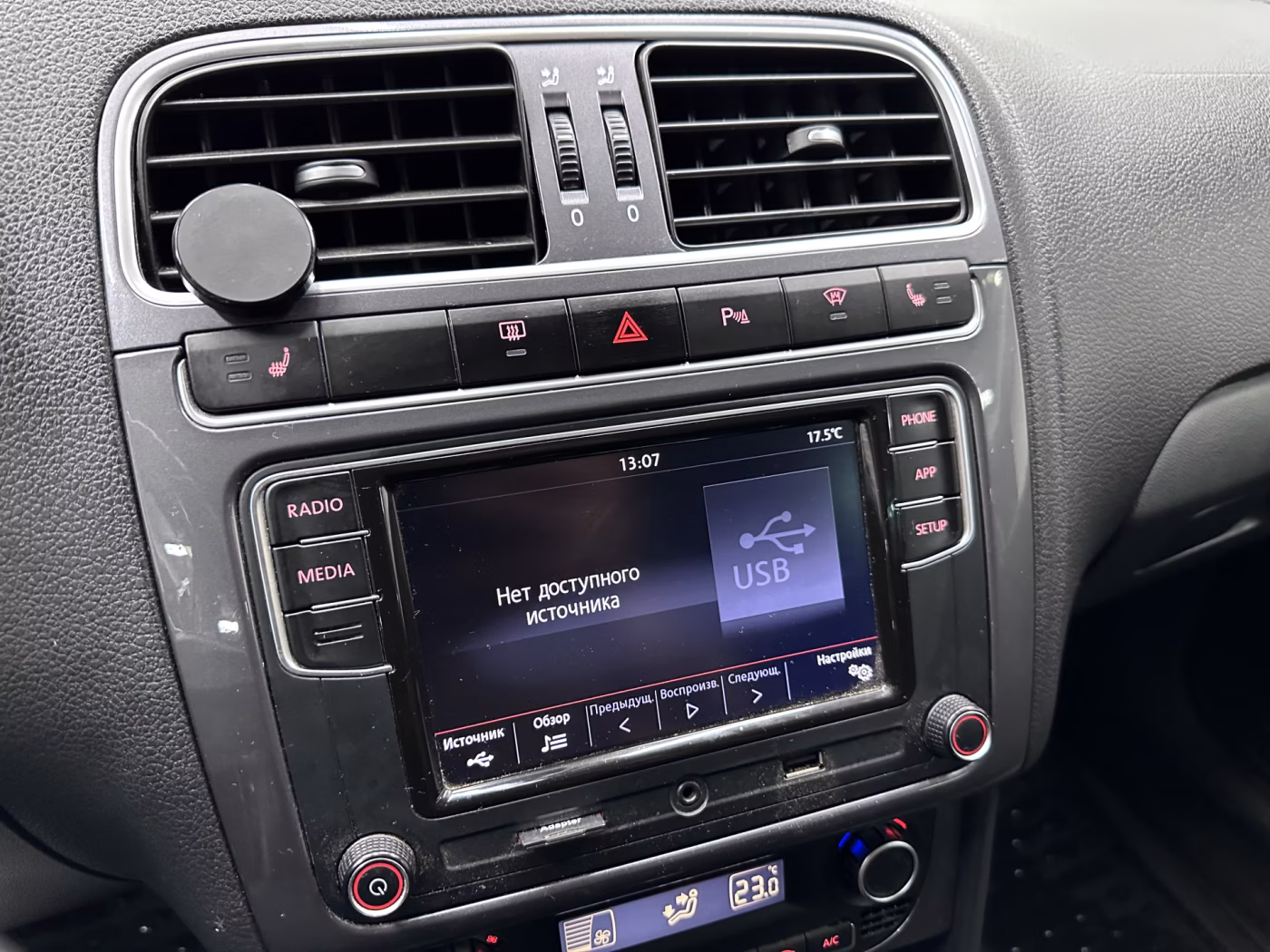 Volkswagen Polo Sedan фото 12
