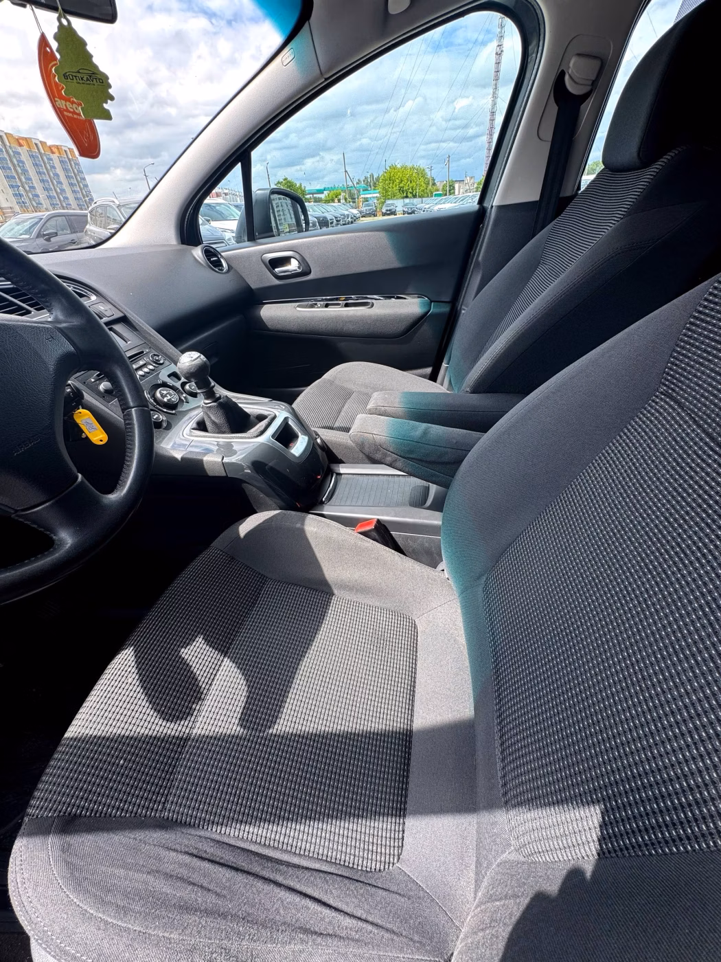 Peugeot 5008 фото 10