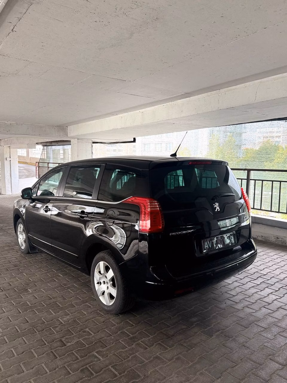 Peugeot 5008 фото 5