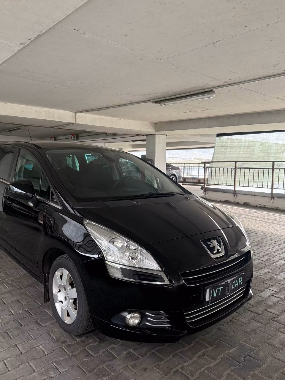 Peugeot 5008 фото 9