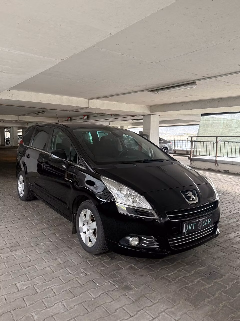 Peugeot 5008 фото 10
