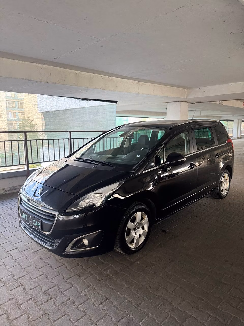 Peugeot 5008 фото 2