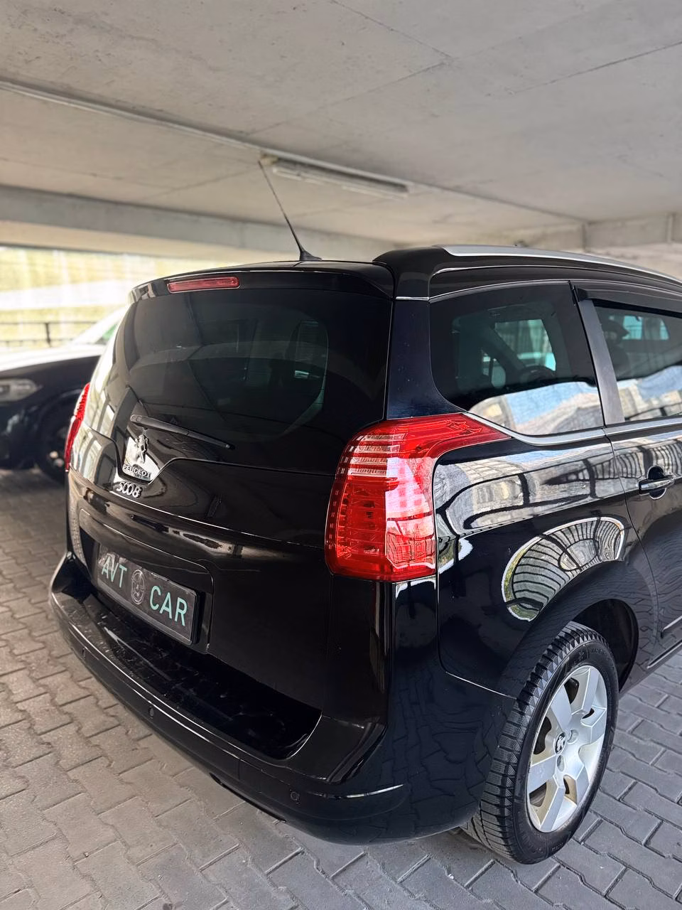 Peugeot 5008 фото 8