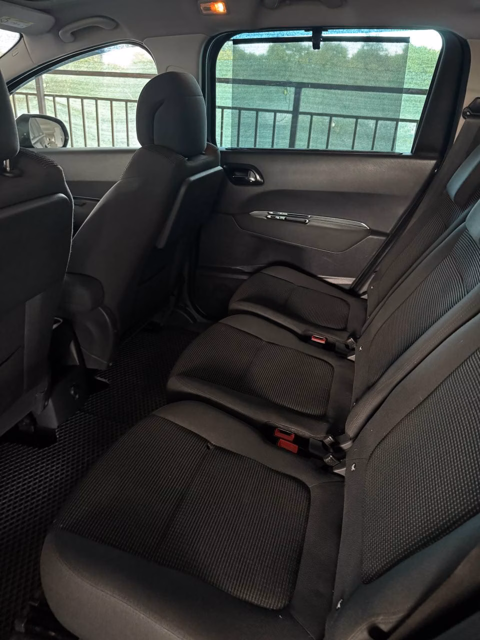 Peugeot 5008 фото 12