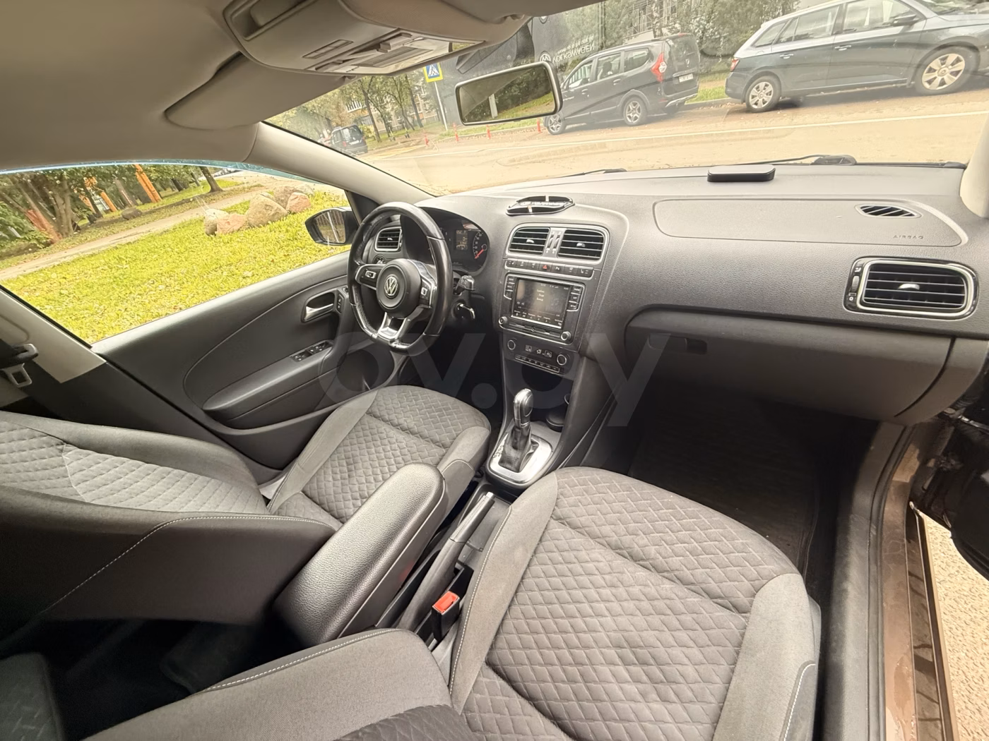 Volkswagen Polo Sedan фото 4