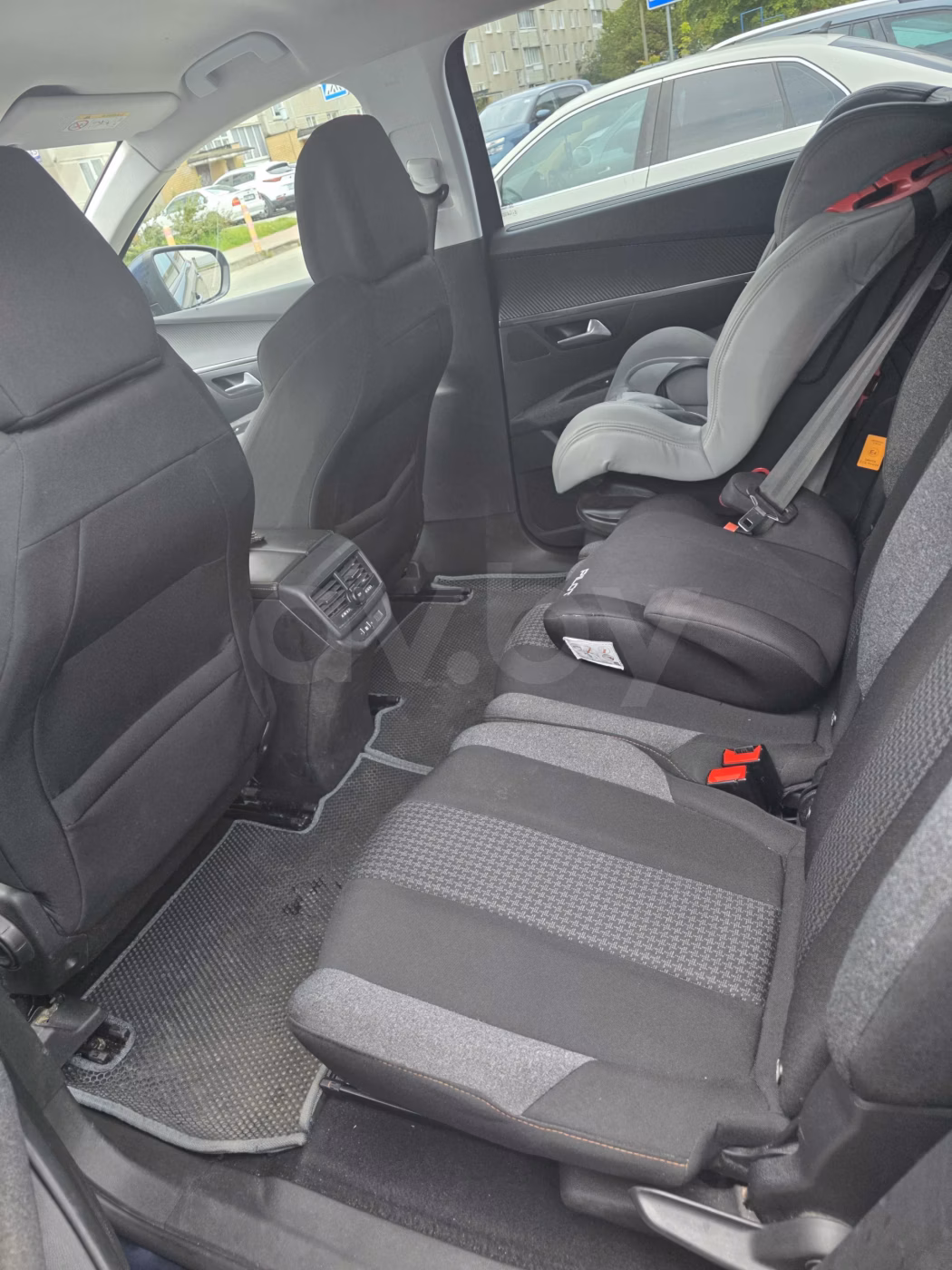 Peugeot 5008 фото 11