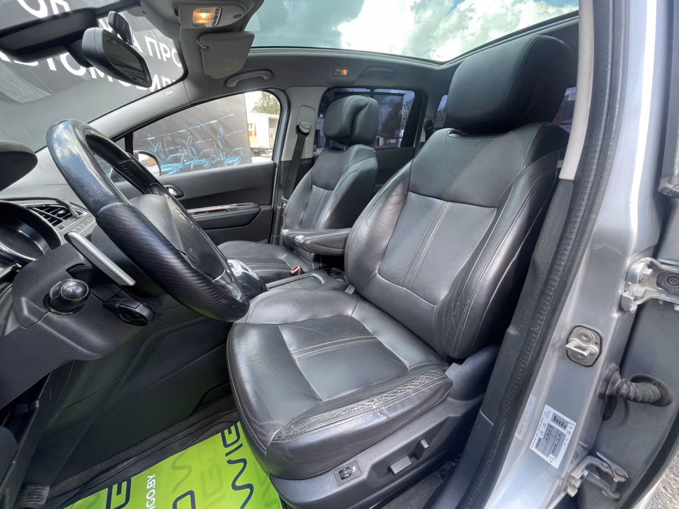 Peugeot 5008 фото 9
