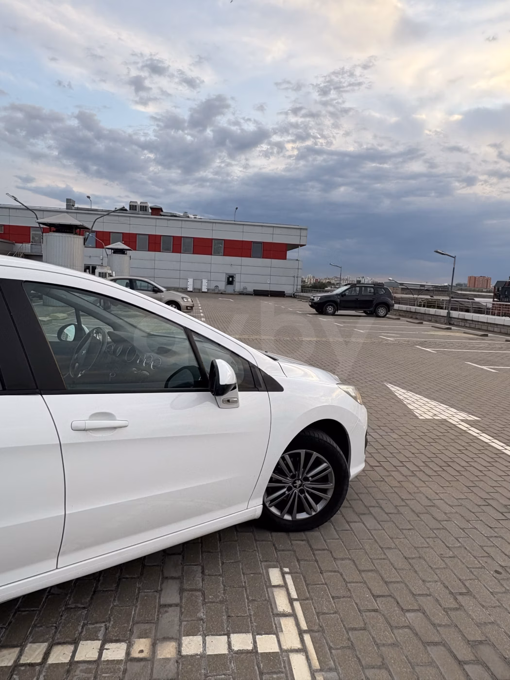 Peugeot 408 фото 10