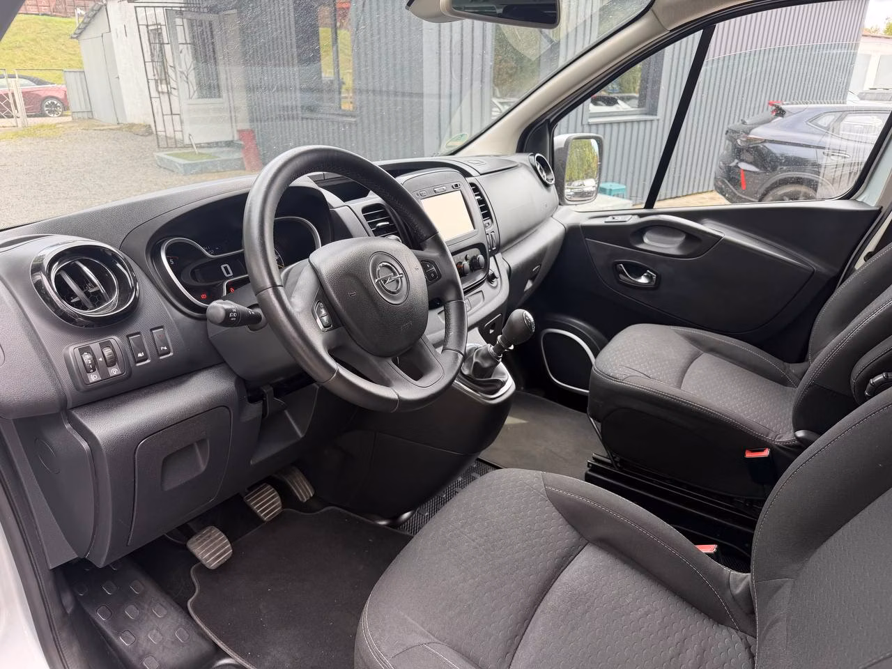 Opel Vivaro фото 8
