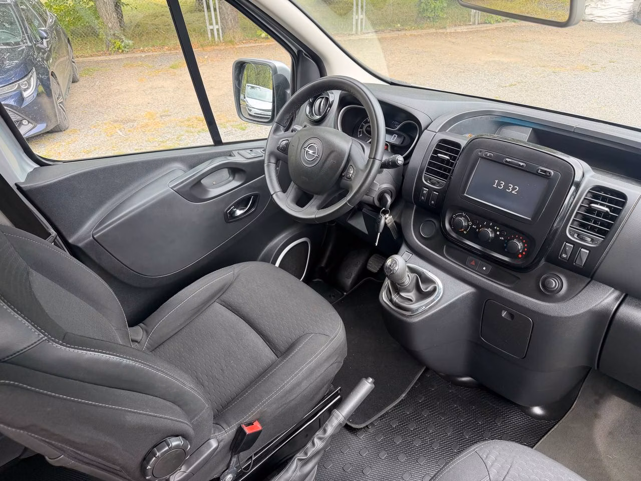 Opel Vivaro фото 9