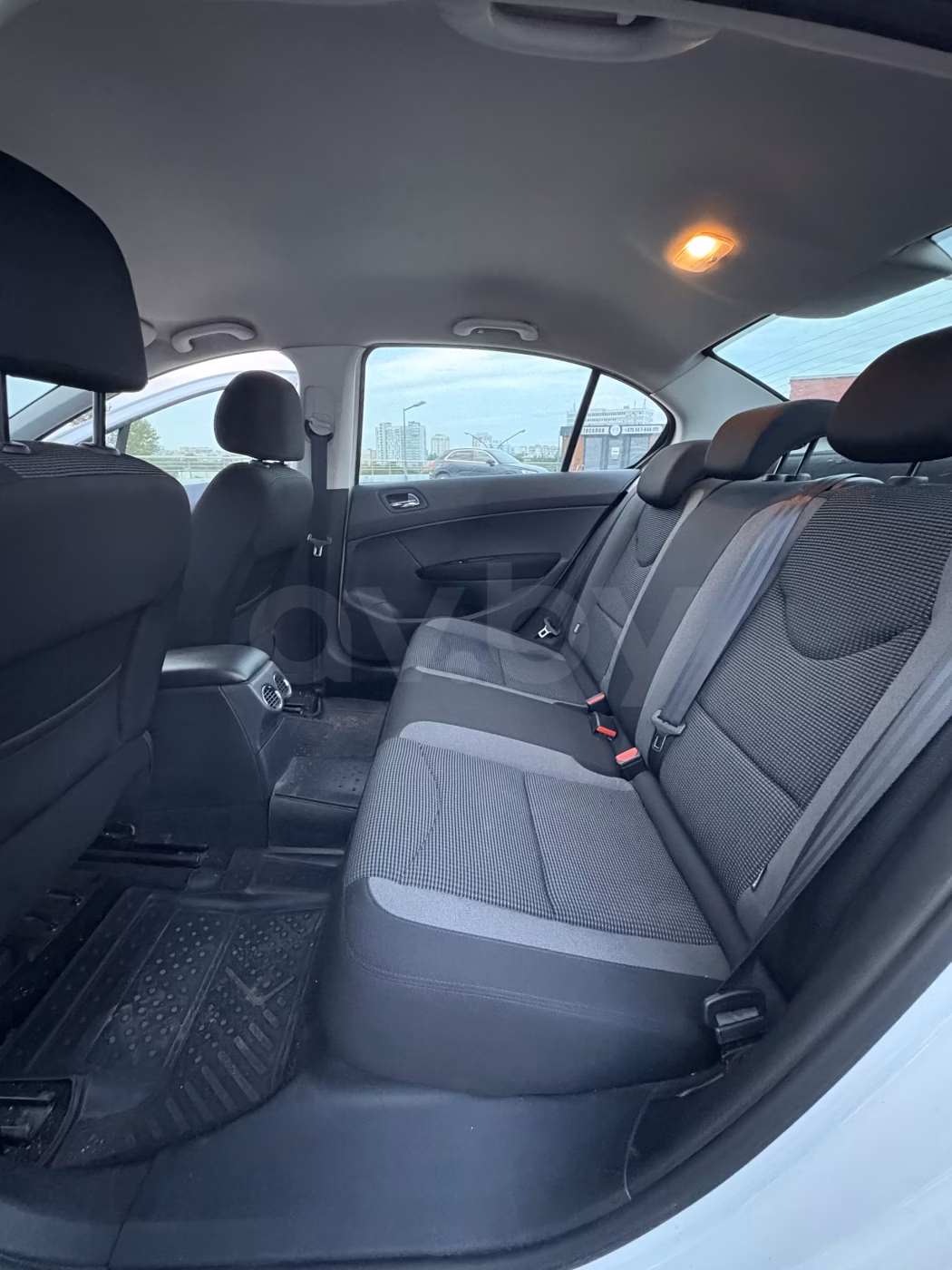 Peugeot 408 фото 19