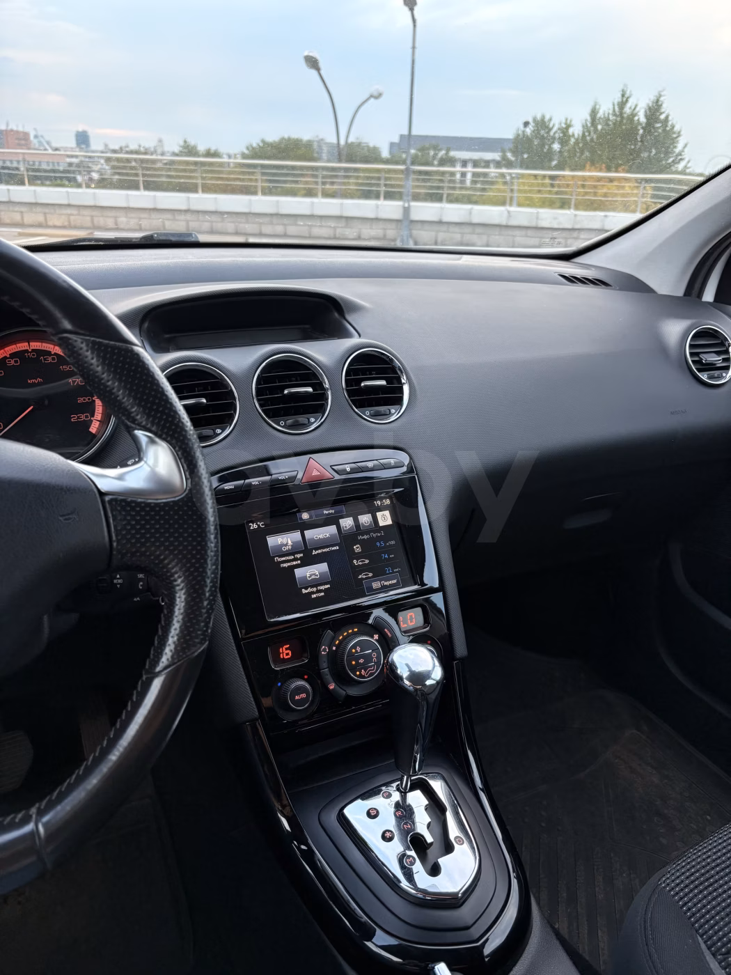 Peugeot 408 фото 16