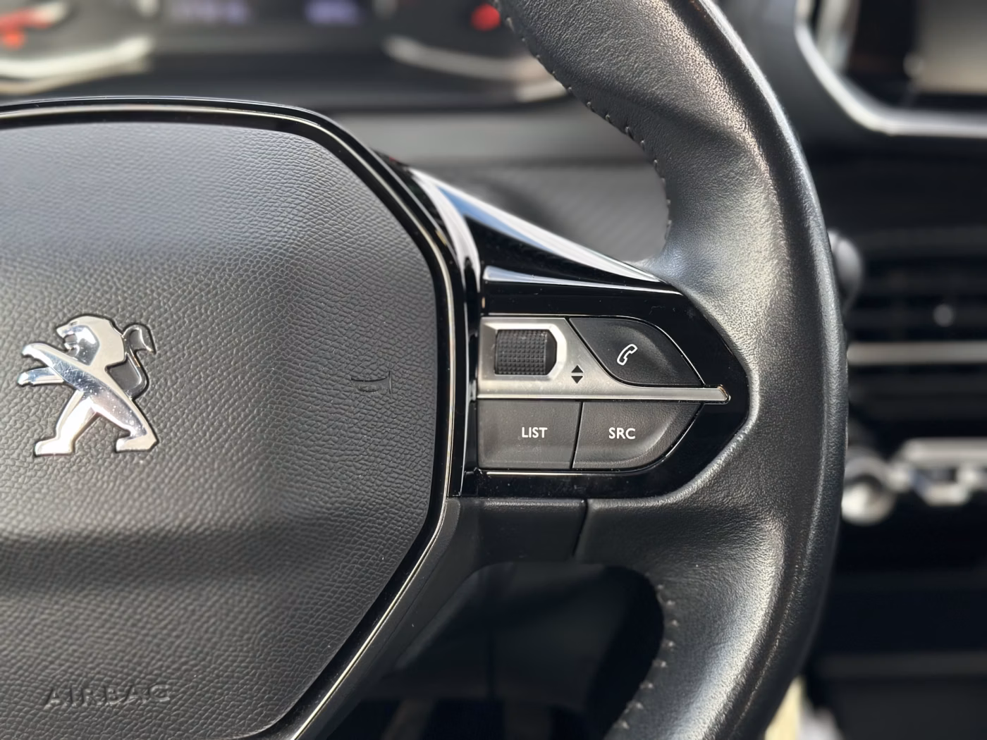 Peugeot 2008 фото 17