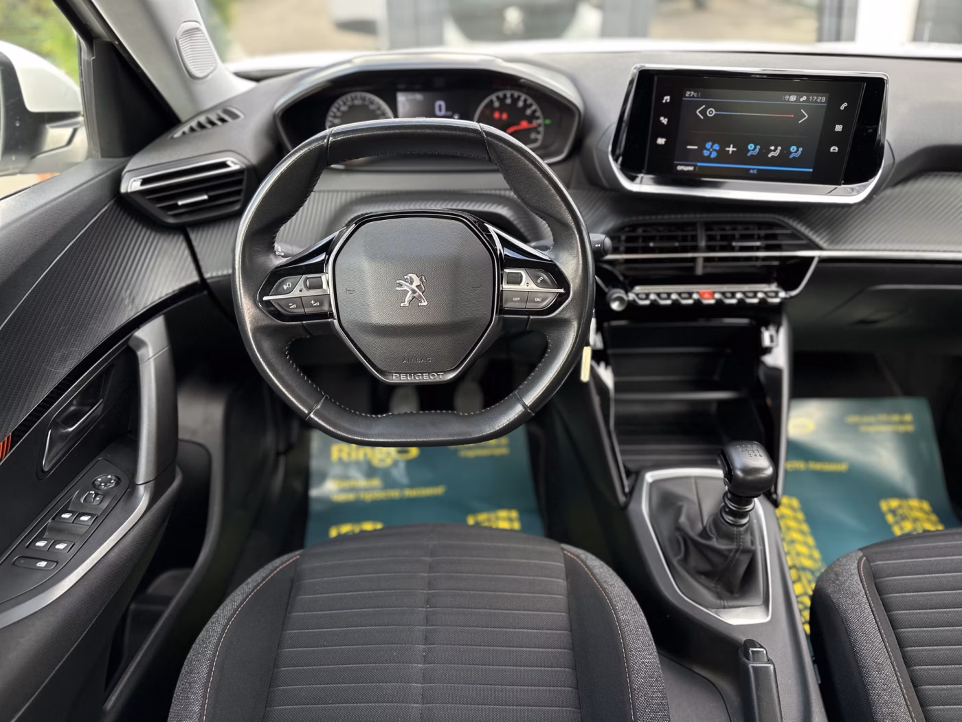 Peugeot 2008 фото 15