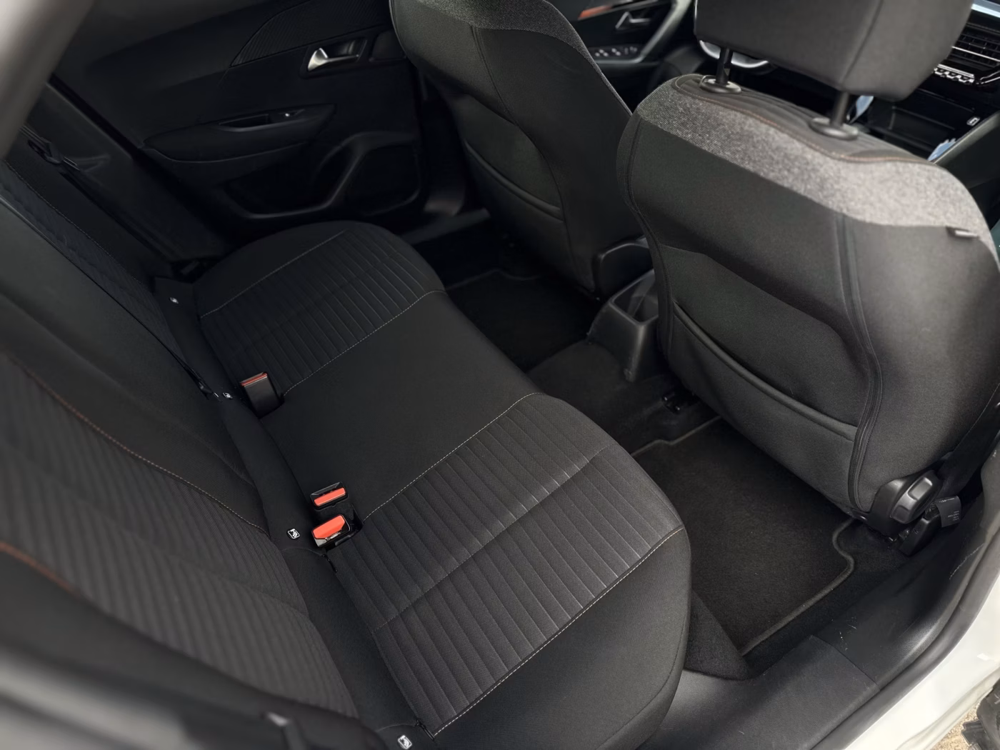 Peugeot 2008 фото 13