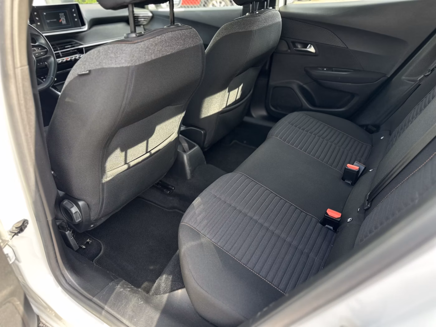 Peugeot 2008 фото 11
