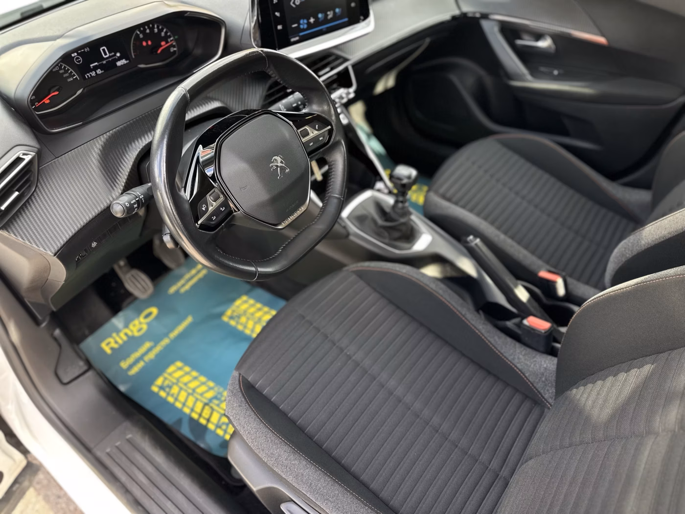 Peugeot 2008 фото 9