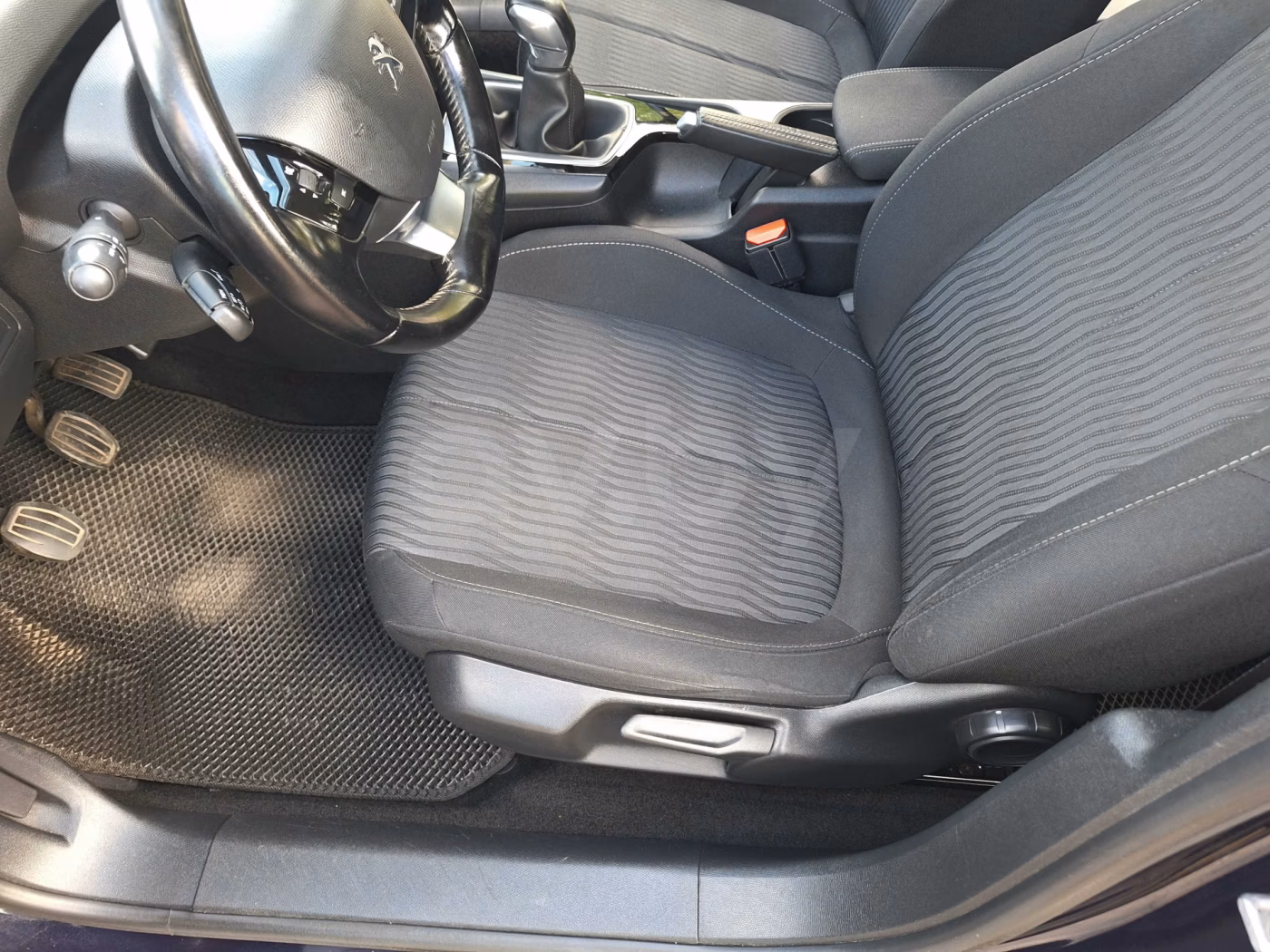 Peugeot 308 фото 12