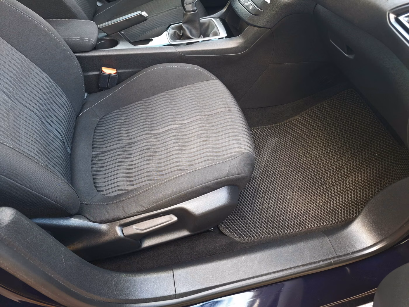 Peugeot 308 фото 9
