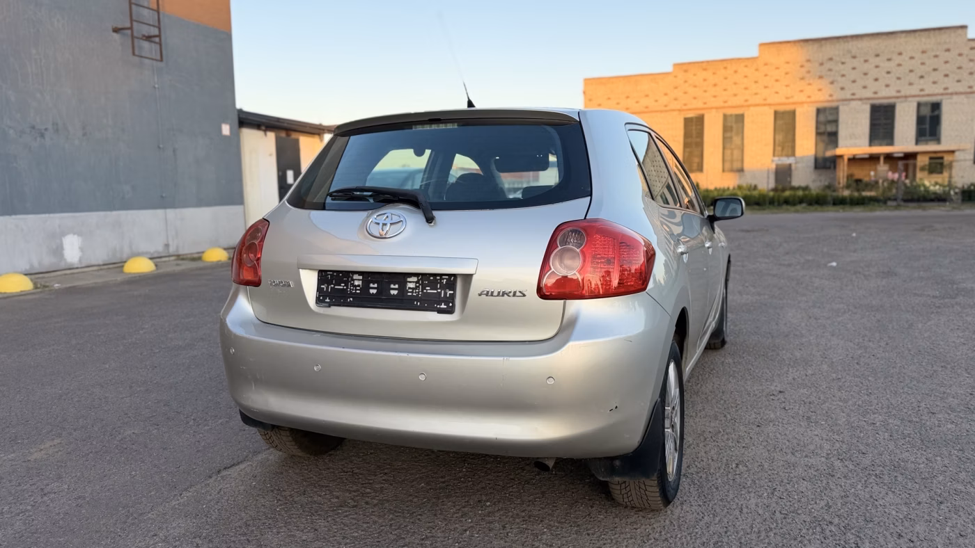 Toyota Auris фото 10